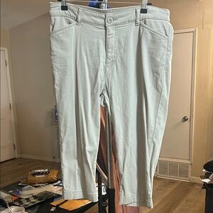 St. John’s Bay Capri Pants